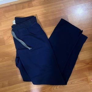 Figs Kade cargo scrub pants- size small/tall